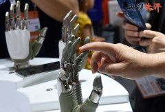 建立自从可控、协同运转的人工智能根本软硬件